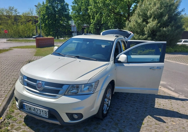 Fiat Freemont cena 42000 przebieg: 245000, rok produkcji 2013 z Świętochłowice małe 191